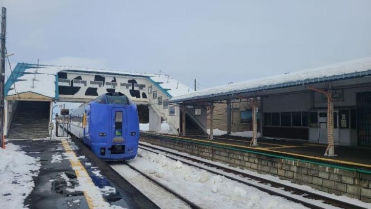 札幌から列車で約5時間かけて…“温泉が苦手”な私が、人生で初めて「日本最北端の温泉郷」に行ってみた【#豊富町の“あずましい”日々①】