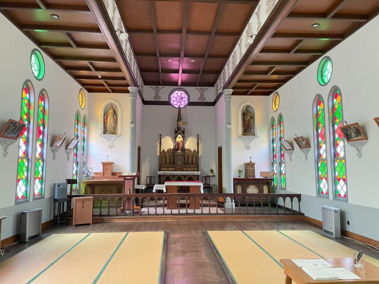 山陰の小京都を90分で巡るお手軽ツアー！畳のある教会やハート模様の巨大な鯉も｜島根県津和野町