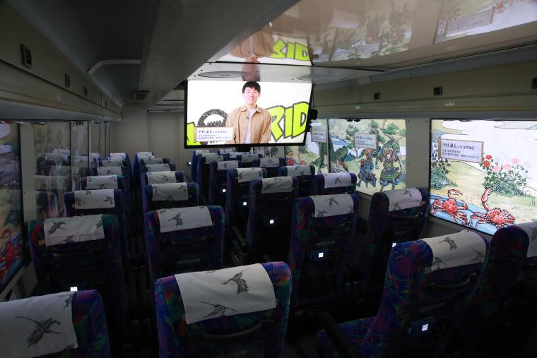 福井「観光周遊型XRバス」車内