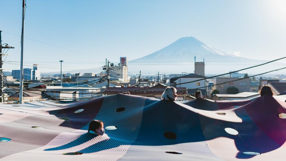 2021年度の出展作品　西尾美也「裏地  裏富士」 撮影：吉田周平