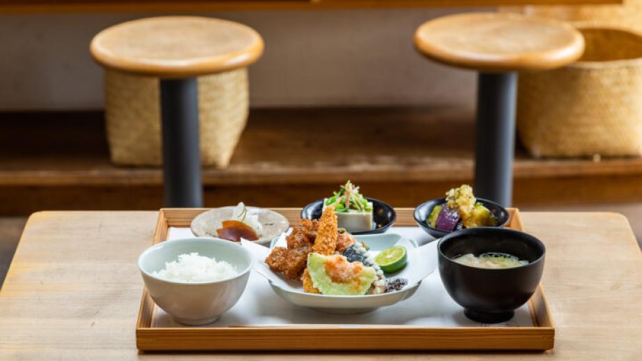 かまどで炊く白ごはんと奈良食材で彩られた定食がいただける、ならまちの「鹿の舟 竈」