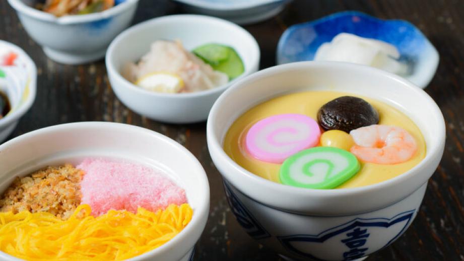 江戸時代に大評判となった「吉宗 本店」の茶碗むしは、山海の幸が盛りだくさんの長崎名物