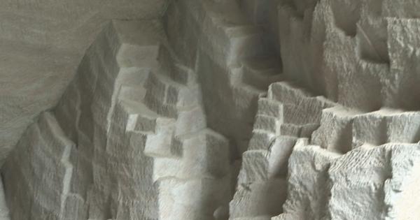 幻想的な石の地下空間！500年以上の歴史がある現役の採石場を見学
