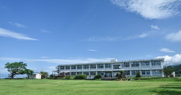 鹿児島の廃校を活用した滞在体験型宿泊施設「ユクサおおすみ海の学校」がリニューアルオープン