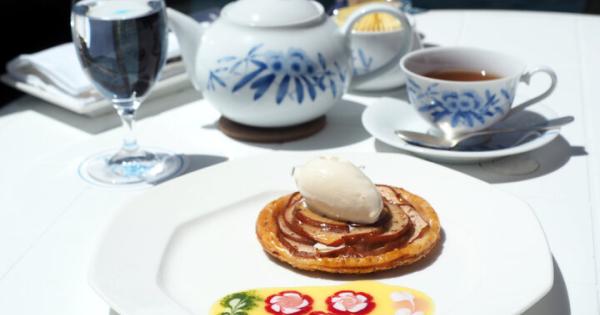箱根で唯一「おいしい紅茶の店」に認定♪ 芦ノ湖畔の絶景広がるカフェ「サロン・ド・テ ロザージュ」