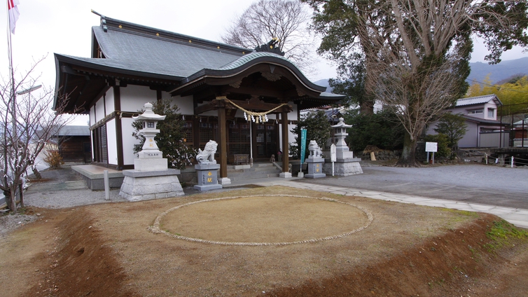 *【周辺観光】小浜神社／本殿内には小濱社・劔柄社とも古来の神殿をそのまま並べて祀られています。