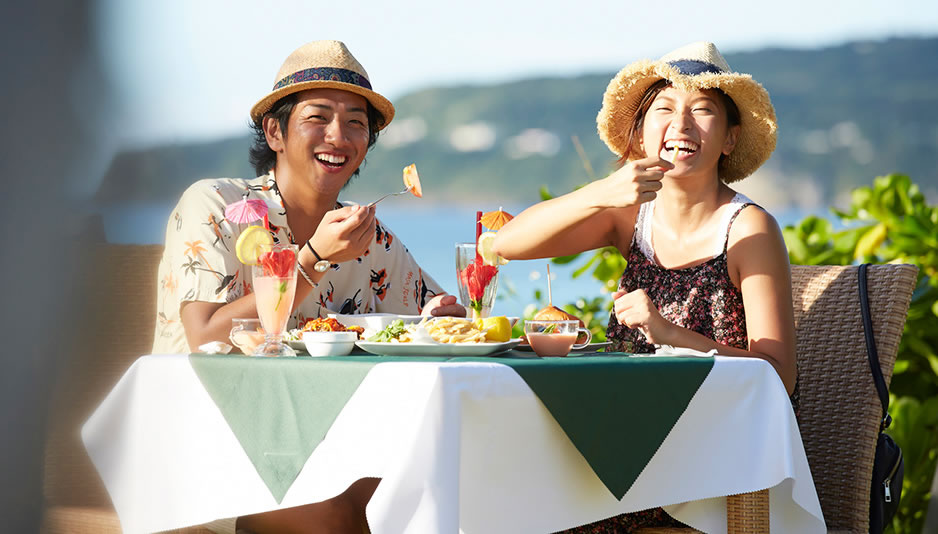 朝食は海の見えるカフェ